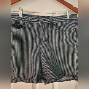 Lee Midrise Bermuda Shorts 10 Strip